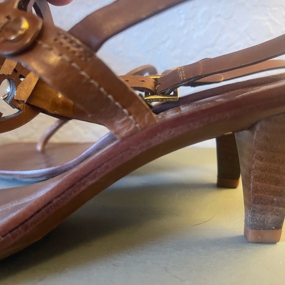 Tory Burch Tan Sandals with Gold Emblem - Picture 4 of 6